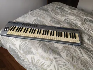 Controlador MIDI E-MU 61 teclas