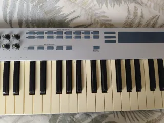 Controlador MIDI E-MU 61 teclas