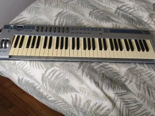 Controlador MIDI E-MU 61 teclas