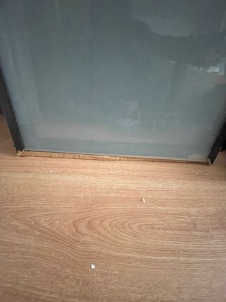 Puerta de cristal y madera Ikea..