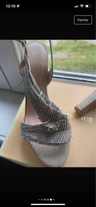 Sandálias Menbur prateadas com brilhantes