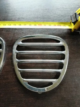 2 Parrillas Coche Clásico Cromadas 10.5x10.5cm