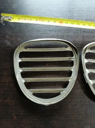 2 Parrillas Coche Clásico Cromadas 10.5x10.5cm