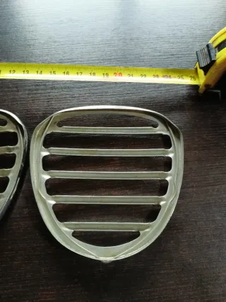 2 Parrillas Coche Clásico Cromadas 10.5x10.5cm