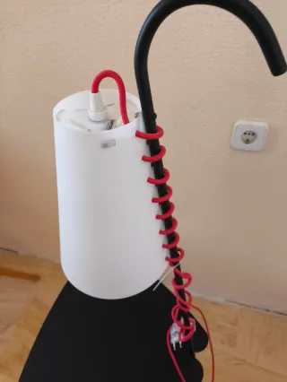 Mesita auxiliar negra y blanca