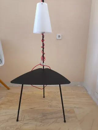 Mesita auxiliar negra y blanca