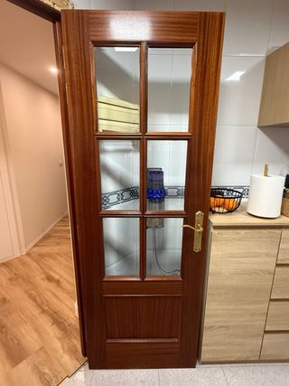 Puerta de madera maciza