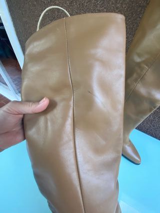 Hermosas Botas altas de piel - Zara