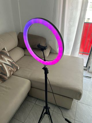 Aro de luz LED multicolor con trípode