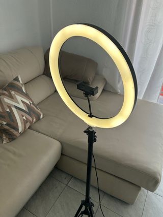 Aro de luz LED multicolor con trípode