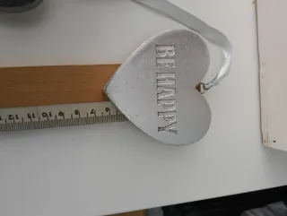 Caja de madera,vela decorativa,corazones colgantes