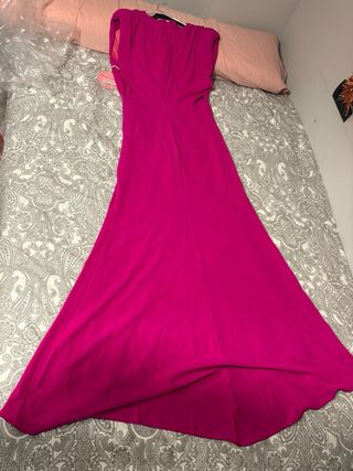 Vestido largo fucsia con abertura