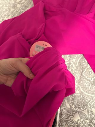 Vestido largo fucsia con abertura