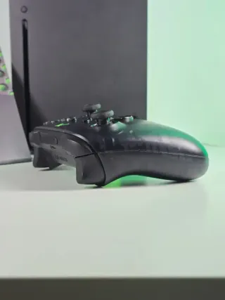 Xbox Series X 1TB Mando Edición Especial 20 Años