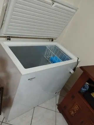 Congelatore a pozzetto bianco