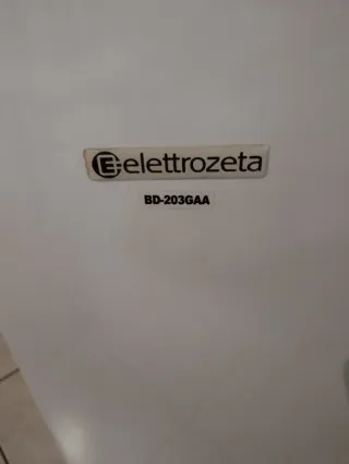 Congelatore a pozzetto bianco