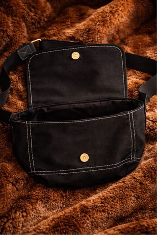 Bolso bandolera al estilo Vivienne Westwood negro