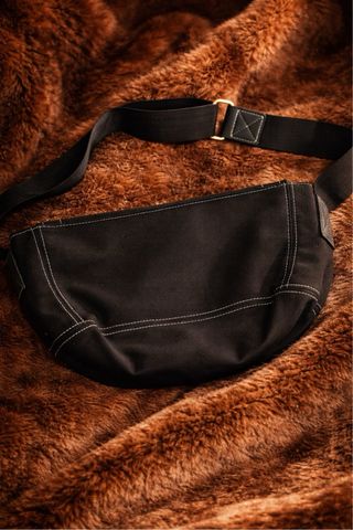 Bolso bandolera al estilo Vivienne Westwood negro
