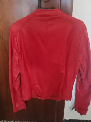 Chaqueta Stradivarius Roja