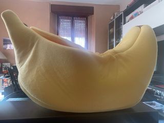 Piccola cuccia a forma di banana