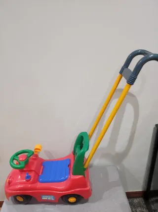 Correpasillos Chicco con Piano y forma de coche