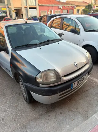 Renault Clio 2000