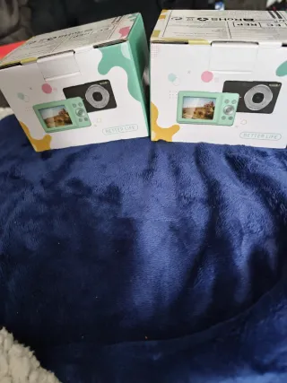 Due fotocamere digitali rosa in vendita