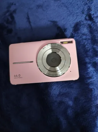 Due fotocamere digitali rosa in vendita