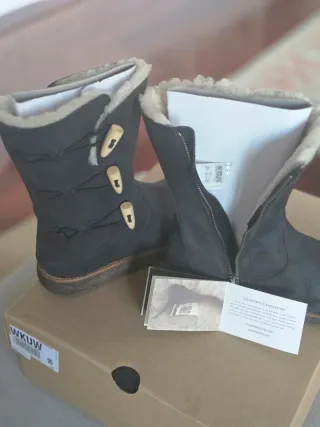 Botas UGG impermeables piel negra talla 38