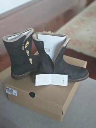 Botas UGG impermeables piel negra talla 38