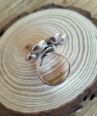 Anillo plateado cristal colores.