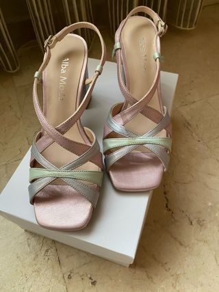 Sandalia totalmente de Piel Laminada tricolor