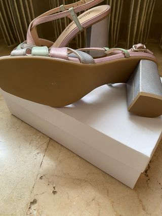 Sandalia totalmente de Piel Laminada tricolor