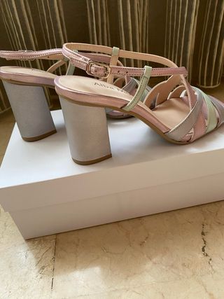 Sandalia totalmente de Piel Laminada tricolor