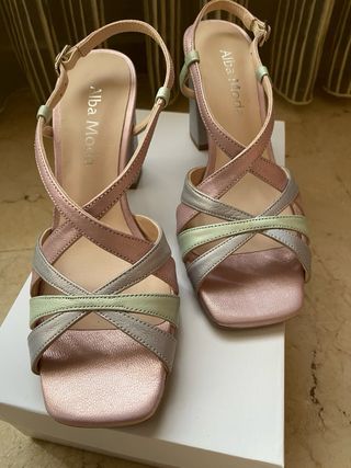 Sandalia totalmente de Piel Laminada tricolor