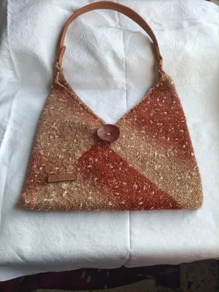 Borsetta a spalla in lana fatta a mano