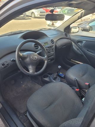 Toyota Yaris AVERIADO