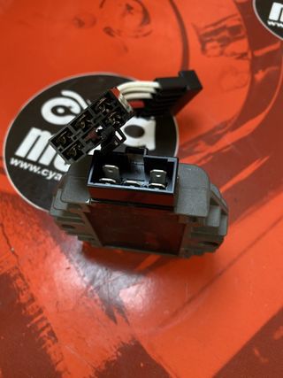 Regulador de corriente Yamaha 5MFW19600000