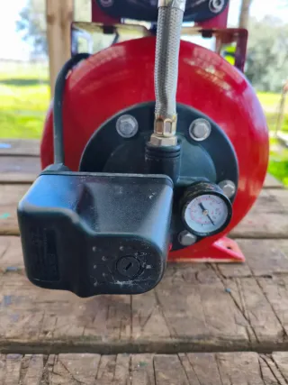 Grupo de presión Einhell, bomba de agua, calderín