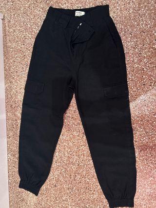 Pantalones cargo Pull&Bear negros