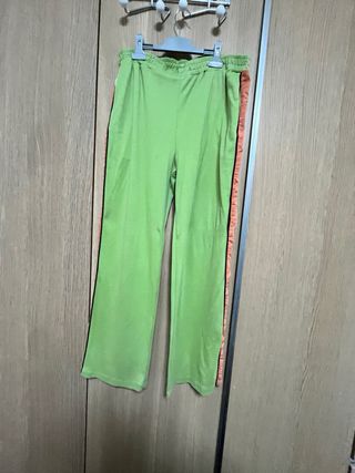 Conjunto chándal verde y naranja