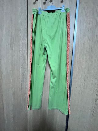 Conjunto chándal verde y naranja