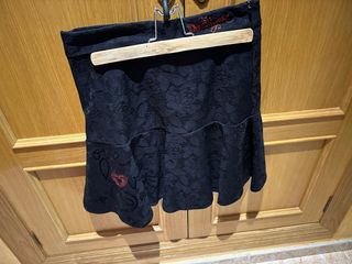 Falda corta Desigual negra encaje