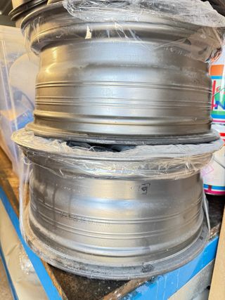 Llanta BMW 205/55/16. Dos con neumático 2 sin