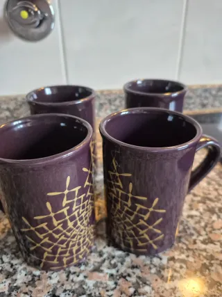 Conjunto de 4 chávenas com padrão dourado