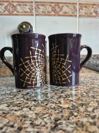 Conjunto de 4 chávenas com padrão dourado