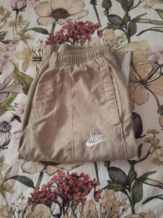 Pantalones cortos Nike beige