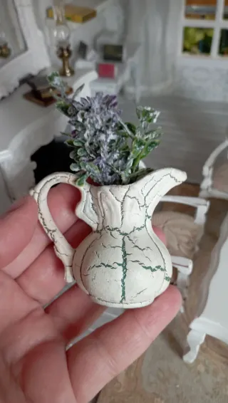 Anfora con fiori miniatura 1:12