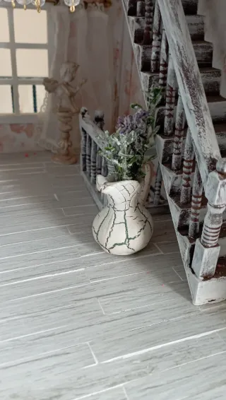 Anfora con fiori miniatura 1:12