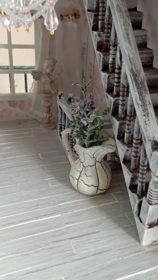 Anfora con fiori miniatura 1:12